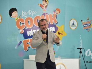 Yazar Aslanhan: "Okuduğunuz Kitaplar Geleceğinizi Belirler"