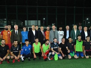 Gençlik Ve Spor Bakanı Kasapoğlu’ndan Yenişehir’e Sürpriz Gece Ziyareti