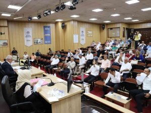 Muhtarlara Ve Üniversiteyi Kazanan Öğrencilere Destek