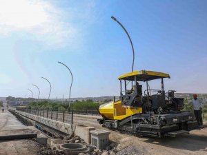 Diyarbakır Büyükşehir Belediyesinin Yol İyileştirme Çalışmaları Devam Ediyor