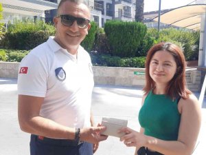 Zabıta Personeli Kayıp Cüzdanı Sahibine Ulaştırdı