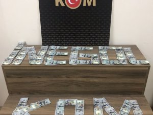 Piyasaya Sahte Dolar Sürmeye Çalışan Bir Kişi Yakayı Ele Verdi
