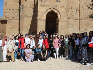 Kyk Yurtlarındaki Öğrencilere Van’ı Gezdi