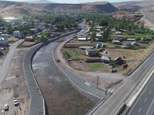 Kars Digor İ̇lçe Merkezi Ana Deresi Islah Çalışmaları Tamamlanmak Üzere