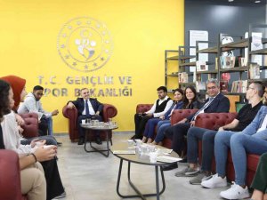 Erü Rektörü Altun, Öğrenciler İ̇le Bir Araya Geldi