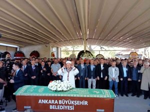 "İ̇stek Şarkı" Cinayetine Kurban Giden Müzisyen Onur Şener Son Yolculuğuna Uğurlandı