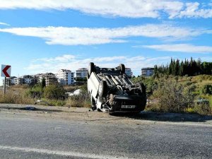 Yalova’da Kamyonet Takla Attı: 3 Yaralı