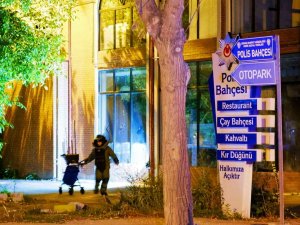Edirne’de Sıcak Dakikalar: Polis Sosyal Tesislerine Şüpheli Çanta Atıp Kaçan Kişiler Yakalandı