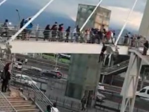 Köprüden D-100 Karayoluna Sarkan Vatandaş Yürekleri Ağza Getirdi