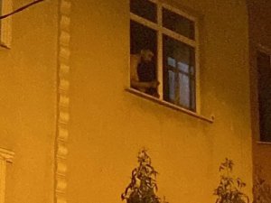 Küçükçekmece’de Madde Kullanan Şahıs Mahalleyi Ayağa Kaldırdı