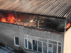 Bursa’da 5 Katlı Apartmanın Çatı Katında Çıkan Yangın Korku Dolu Anlar Yaşattı