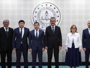 Bakan Özer, İ̇lteriş Kutluk Kağan’ın Anıt Kompleksini Keşfeden Arkeoloji Ekibinin Temsilcilerini Kabul Etti