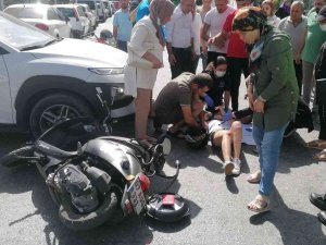 Otomobille Motosiklet Çarpıştı: 1 Yaralı