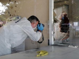 Duvarı Delerek Kuyumcuya Girmeye Çalışan Şüpheli Polisten Kaçamadı