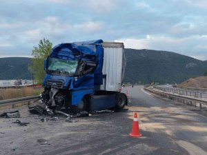 Osmaneli’nde Tırlar Çarpıştı: 1 Ölü