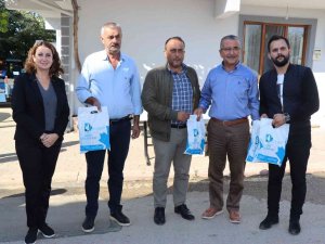 Kiraz Üreticilerine Yaprak Gübresi Verildi