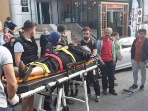 Ümraniye’de Karşıdan Karşıya Geçmek İsteyen Kadına Motokurye Çarptı