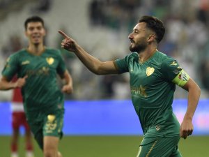 Bursaspor’un Tecrübeli Futbolcusu Enver Cenk Şahin Sakatlandı