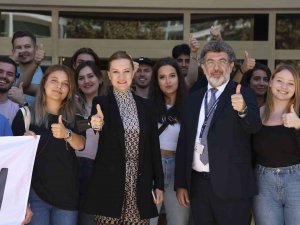 Deü Bilimde Sınırları Ortadan Kaldırıyor