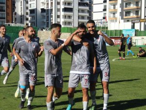 Hakkı İ̇smet, İlk Golünü Attı