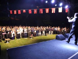 Efelerli Vatandaşlardan ’Ortadaki Oyun’a Yoğun İlgi