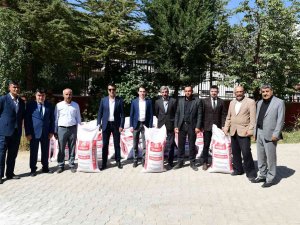 Çatak’ta Yüzde 75 Hibeli Tohum Dağıtımı