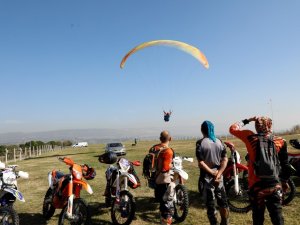 Bursa’da Motocross Şov Nefesleri Kesti