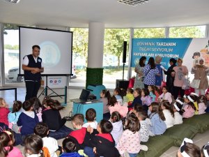 Hayvan Bakım Ve Tedavi Merkezi Ziyaretçi Akınına Uğradı
