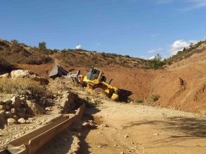 Takla Atan Kepçenin Altında Kalan Operatör Hayatını Kaybetti