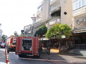 Turizm Acentesinde Çıkan Yangın Korkuttu