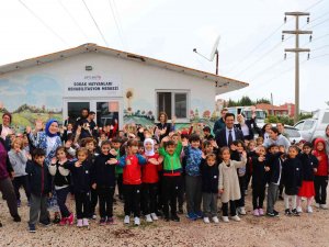 Çiftlikköy’de Minik Eller Minik Patilerle Buluştu