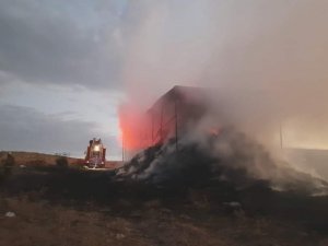 Gönen’de Çeltik Balyaları Alev Alev Yandı