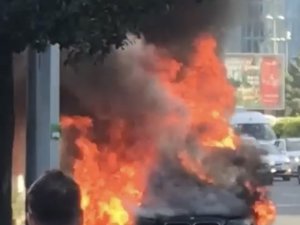 Beşiktaş’ta Korkutan Otomobil Yangını