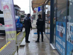 İ̇ki Genç Arasındaki Bıçaklı Kavga Kanlı Bitti: 1 Yaralı