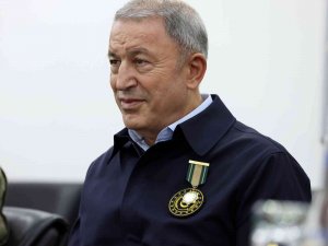 Milli Savunma Bakanı Akar’a Azerbaycan’dan Madalya