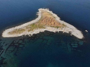 Van Gölü Sahilinde Su Metrelerce Çekildi