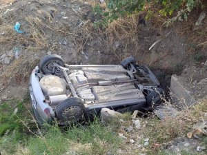 Hatay’da Takla Atarak Devrilen Otomobilin Sürücüsü Yaralandı
