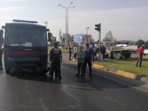 Cezaevine Ait Ring Aracı Kamyonetle Çarpıştı: 1 Yaralı