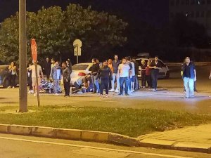 Otomobille Çarpışan Motosikletli Kurye Ağır Yaralandı