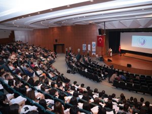 Deü Diş Hekimi Adayları Beyaz Önlüklerini Giydi