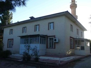 Höyük Üzerine Yapıldığı Depremle Ortaya Çıkan Ve İbadete Kapatılan Tarihi Caminin Akıbeti Belirsiz