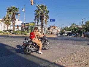 Motosiklet Üzerinde Tehlikeli Yolculuk