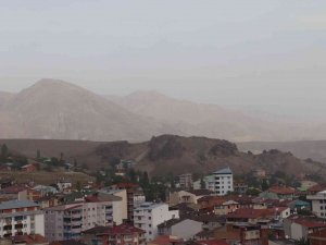 Oltu’yu Toz Bulutu Sardı