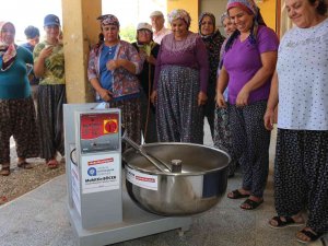 Büyükşehir’den Serik’e Hamur Yoğurma Makinesi Desteği