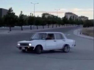 “Hadi Çocuklar Okulunuza Piyasa Bize Emanet” Diyerek Drift Attı, Polise Yakalandı