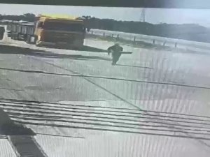 Park Ettiği Tırın Freni Boşaldı, Altında Kalarak Öldü