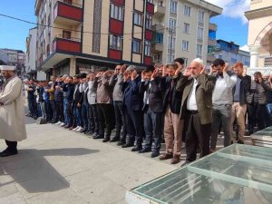 Arnavutköy’de Çıkan Yangında Ölen Otizmli Çocuk Son Yolculuğuna Uğurlandı