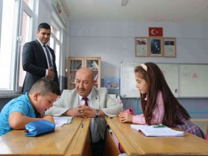 Müdür Başyiğit, Öğrencilere Bol Kitap Okumalarını Tavsiye Etti