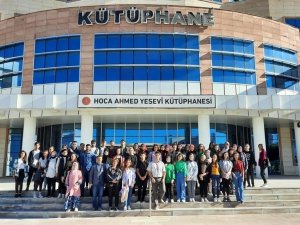 Nevü’de Hemşire Adaylarına Kütüphane Hizmetleri Tanıtıldı