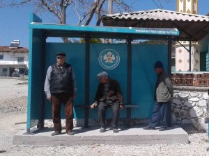 Manisa’da 300 Yeni Otobüs Durağının Montajı Başladı